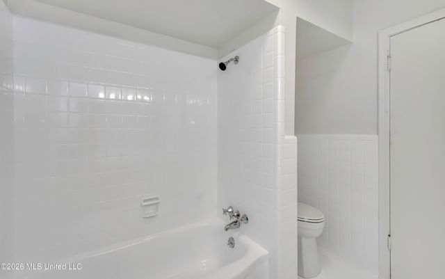2051 Meadowbrook Road, Jackson, MS 39211