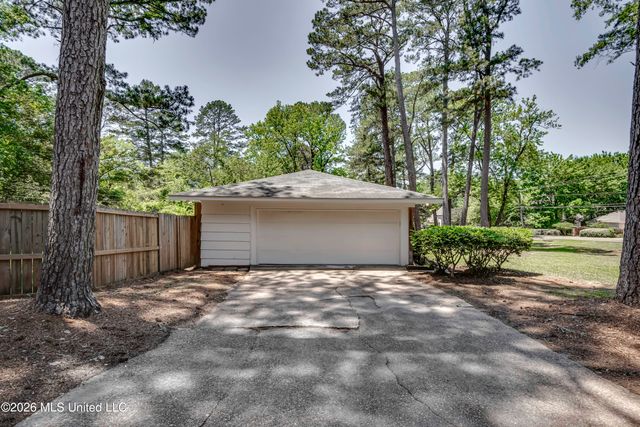 2051 Meadowbrook Road, Jackson, MS 39211