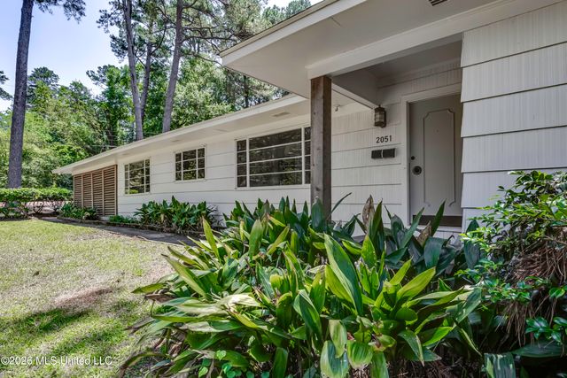2051 Meadowbrook Road, Jackson, MS 39211