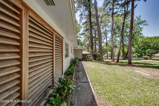 2051 Meadowbrook Road, Jackson, MS 39211