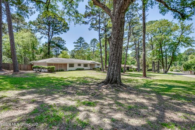 2051 Meadowbrook Road, Jackson, MS 39211