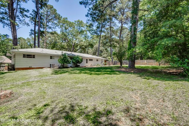 2051 Meadowbrook Road, Jackson, MS 39211