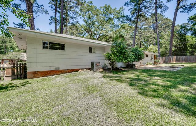 2051 Meadowbrook Road, Jackson, MS 39211