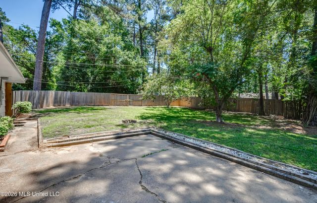 2051 Meadowbrook Road, Jackson, MS 39211
