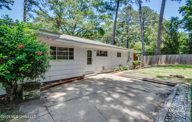 2051 Meadowbrook Road, Jackson, MS 39211
