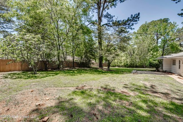 2051 Meadowbrook Road, Jackson, MS 39211