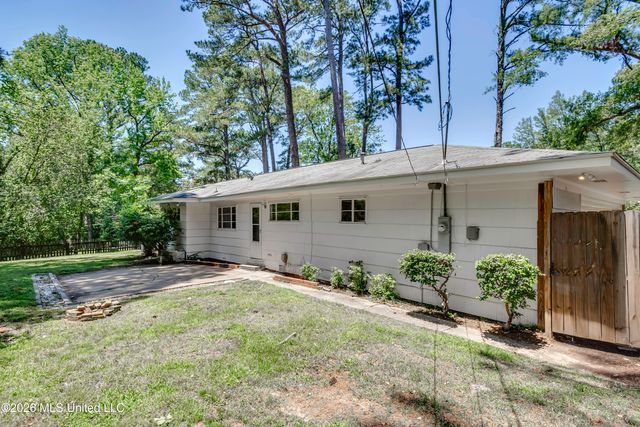 2051 Meadowbrook Road, Jackson, MS 39211
