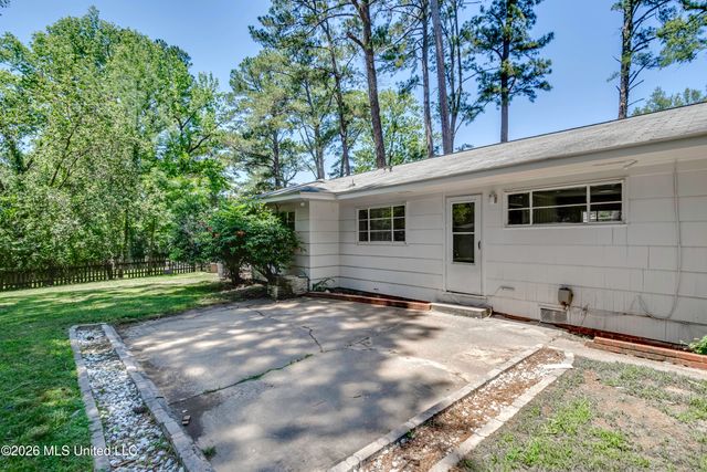 2051 Meadowbrook Road, Jackson, MS 39211