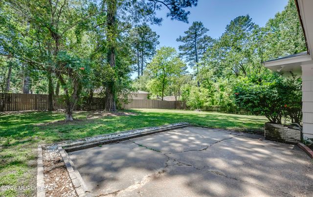 2051 Meadowbrook Road, Jackson, MS 39211