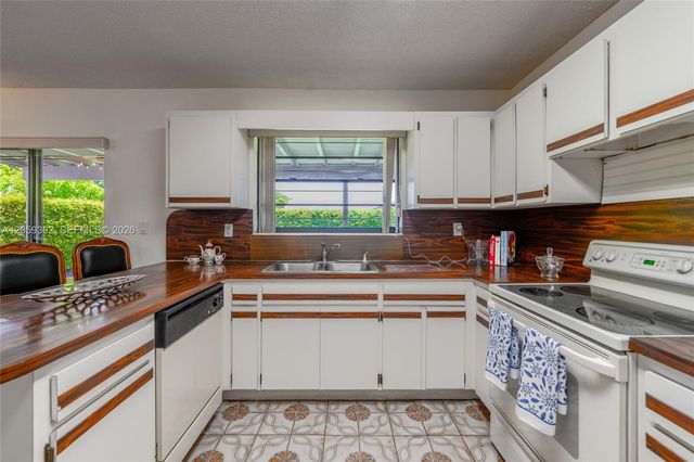 13131 SW 5th St, Miami, FL 33184