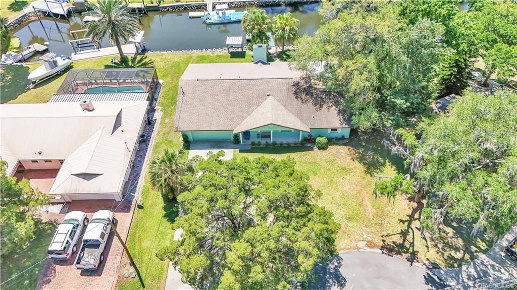 Image 4 of property listing at 11308 W AMERINDIAN COURT, Crystal River, FL 34429
