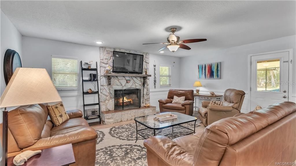 Image 7 of property listing at 11308 W AMERINDIAN COURT, Crystal River, FL 34429