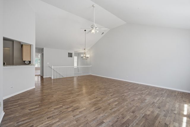 1911 N Silver Lake Road, Arlington Heights, IL 60004