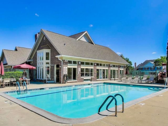 1911 N Silver Lake Road, Arlington Heights, IL 60004