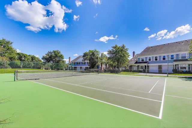 1911 N Silver Lake Road, Arlington Heights, IL 60004