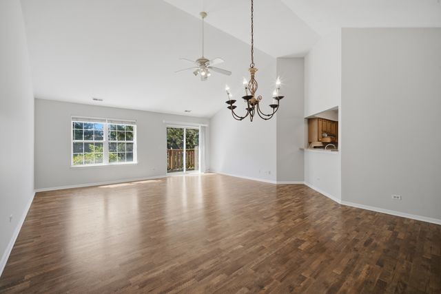 1911 N Silver Lake Road, Arlington Heights, IL 60004