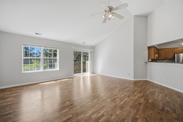 1911 N Silver Lake Road, Arlington Heights, IL 60004