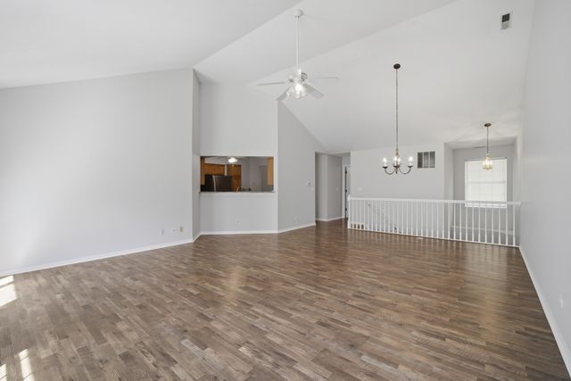 1911 N Silver Lake Road, Arlington Heights, IL 60004