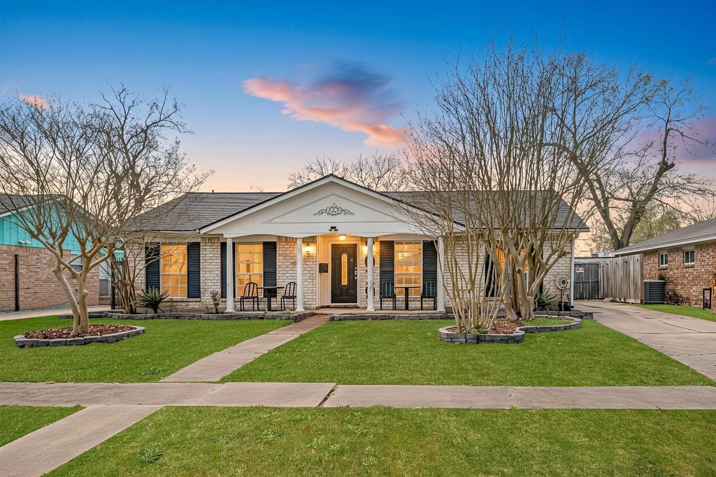 9019 Grape Street, Houston, TX 77036