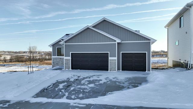 706 Plainside Avenue, Norwalk, IA 50211