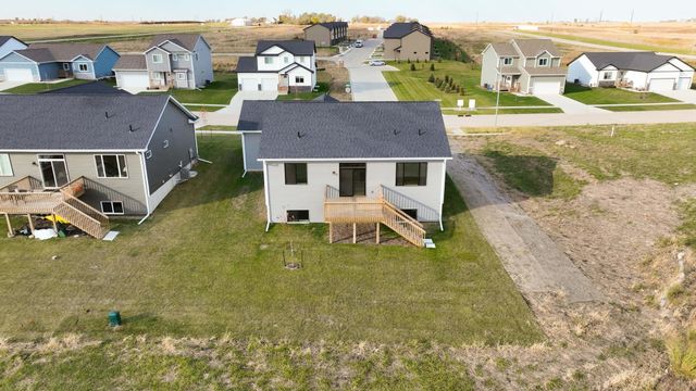 706 Plainside Avenue, Norwalk, IA 50211