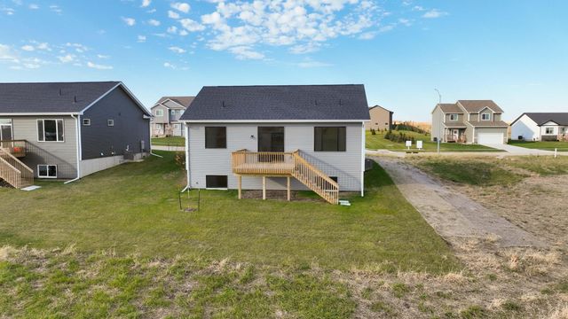 706 Plainside Avenue, Norwalk, IA 50211