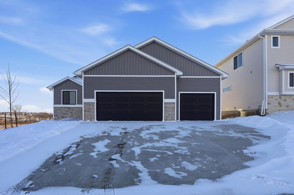 706 Plainside Avenue, Norwalk, IA 50211