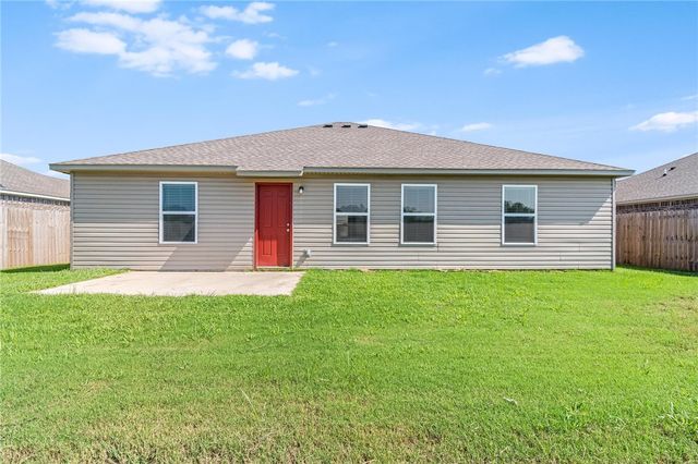 814 W Tanner Drive, Siloam Springs, AR 72761