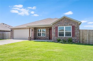 814 W Tanner Drive, Siloam Springs, AR 72761