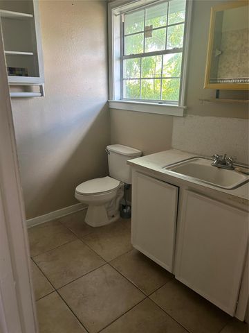 4005 Irvington Boulevard 6, Houston, TX 77009