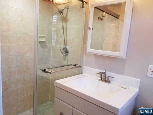 125 E Central Boulevard 1ST FLOOR, Palisades Park, NJ 07650
