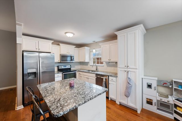 406 Hobbs Dr, White House, TN 37188