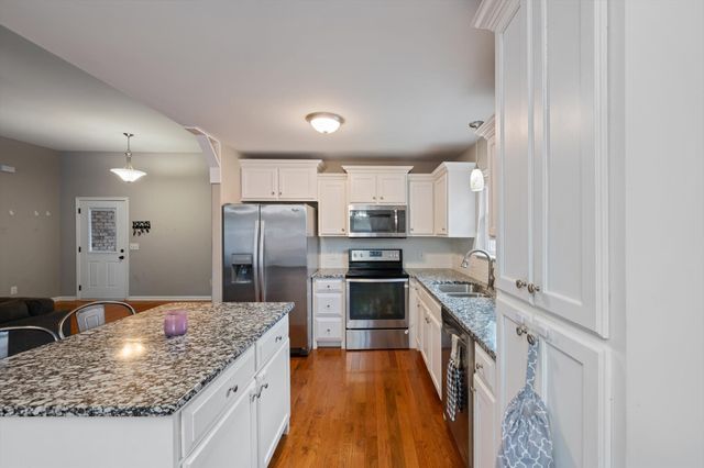 406 Hobbs Dr, White House, TN 37188