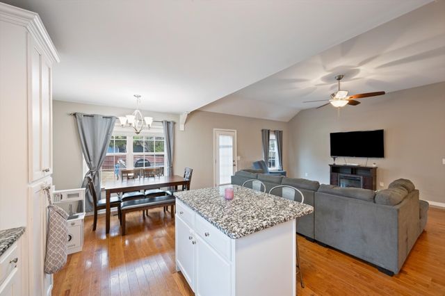 406 Hobbs Dr, White House, TN 37188