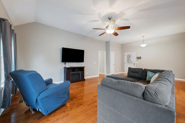 406 Hobbs Dr, White House, TN 37188