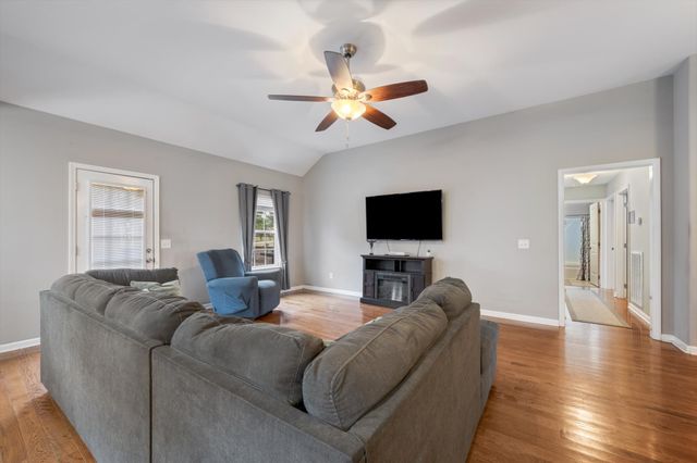 406 Hobbs Dr, White House, TN 37188