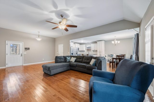 406 Hobbs Dr, White House, TN 37188