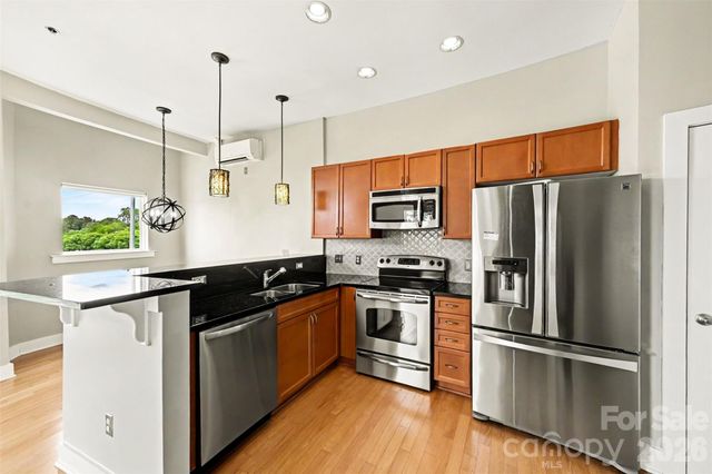 633 MCNINCH Street, Charlotte, NC 28208