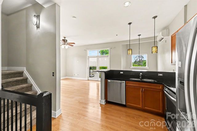 633 MCNINCH Street, Charlotte, NC 28208