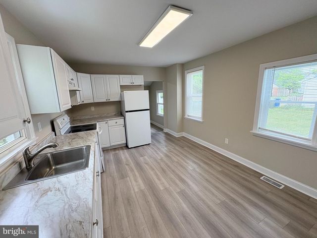 806 HIGH ST, Burlington, NJ 08016