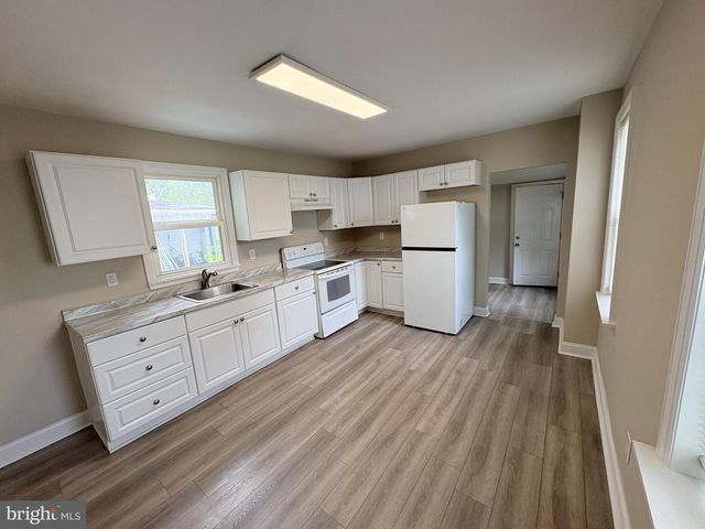 806 HIGH ST, Burlington, NJ 08016
