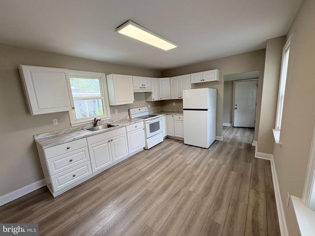 806 HIGH ST, Burlington, NJ 08016