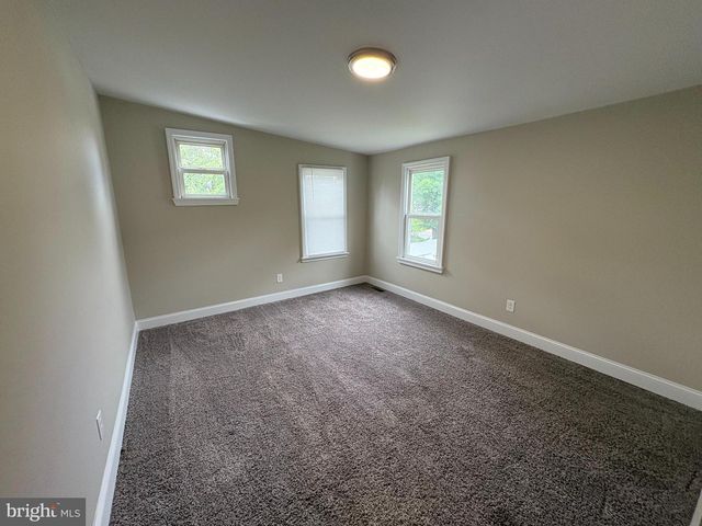 806 HIGH ST, Burlington, NJ 08016