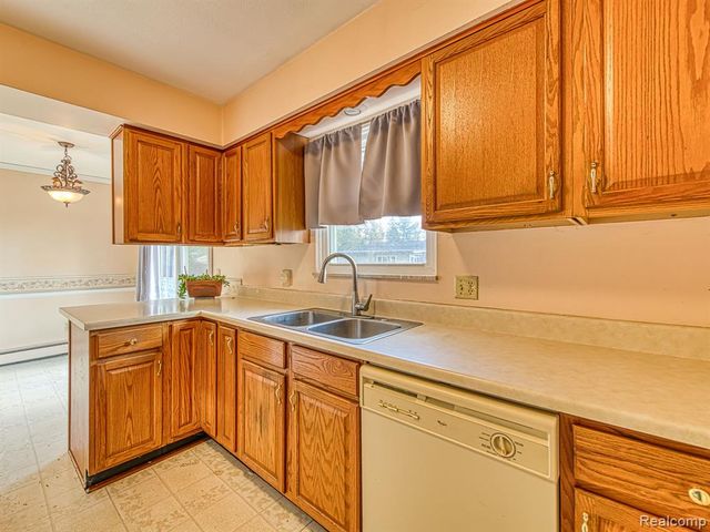 3245 Brookview Court, Adrian, MI 49221