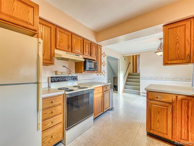 3245 Brookview Court, Adrian, MI 49221