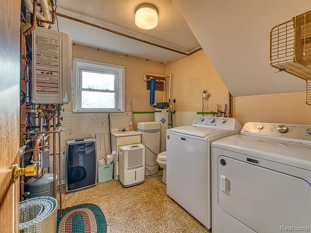 3245 Brookview Court, Adrian, MI 49221