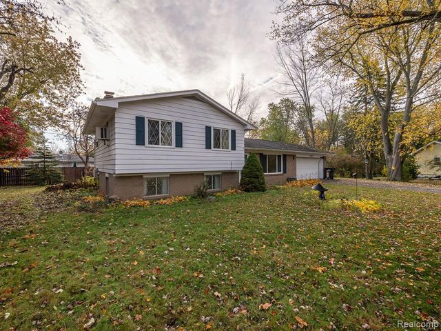3245 Brookview Court, Adrian, MI 49221