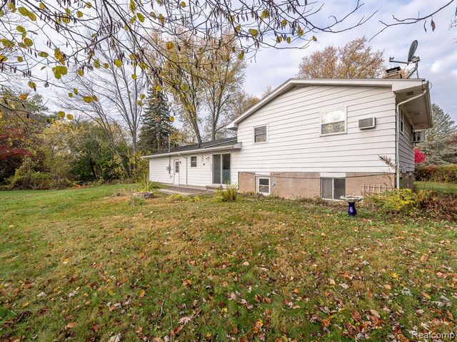 3245 Brookview Court, Adrian, MI 49221