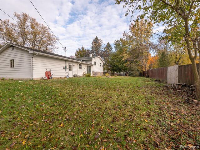 3245 Brookview Court, Adrian, MI 49221