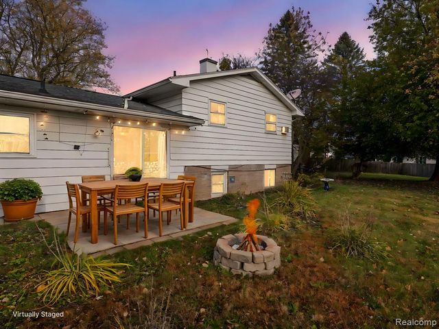 3245 Brookview Court, Adrian, MI 49221